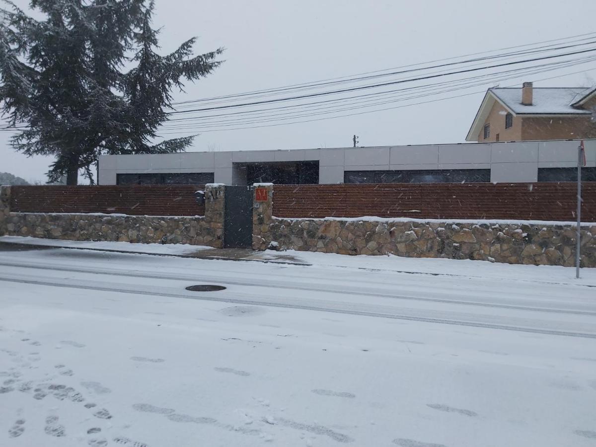 Acero Y Piedra Apartamentos Con Jardin Privado Cerceda  ภายนอก รูปภาพ